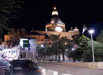 Nazareth Straße + Kirche